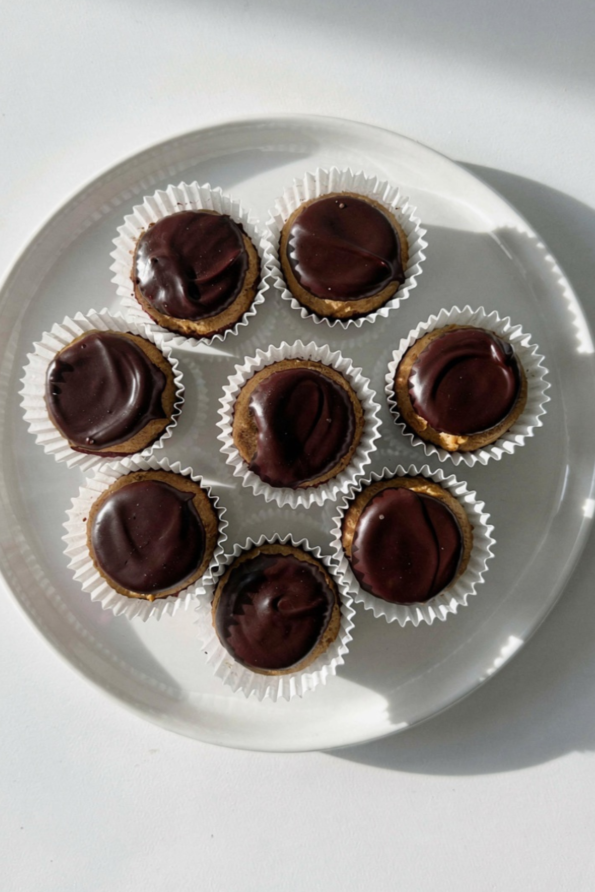No-Bake Chocolate Peanut Butter Date Cups