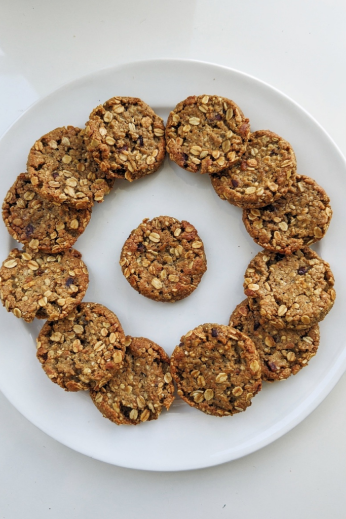 2-Ingredient Banana Oat Cookies